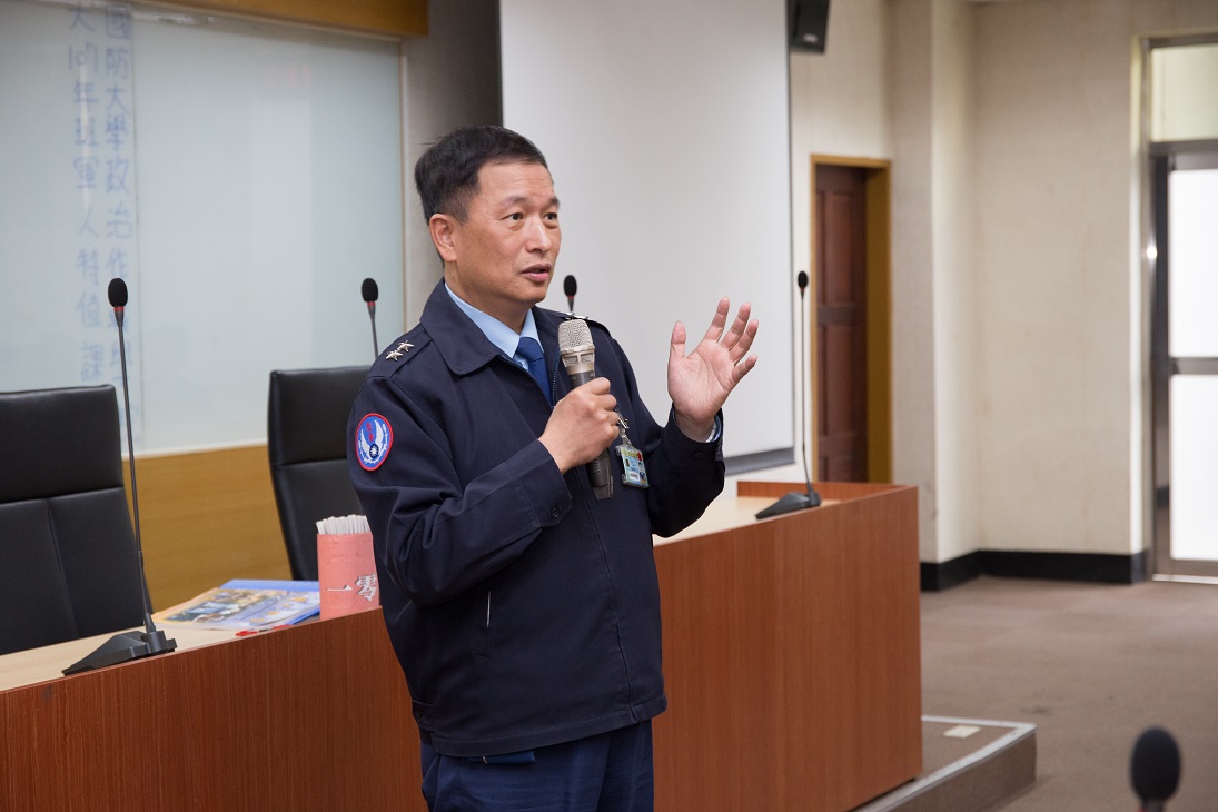 空軍政戰主任張中將與107年班學生座談