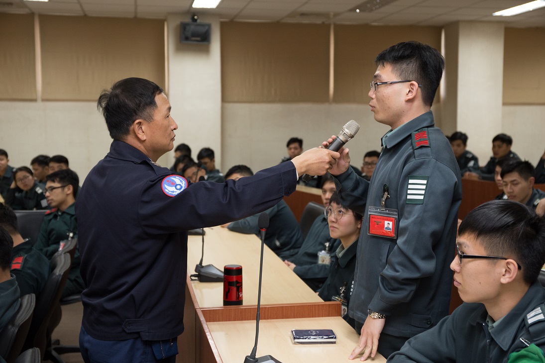 空軍政戰主任張中將與107年班學生座談