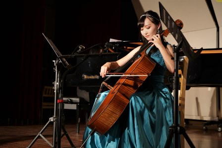 Yang Wen-yong’s cello recital won the hearts of the FHK faculty and cadets