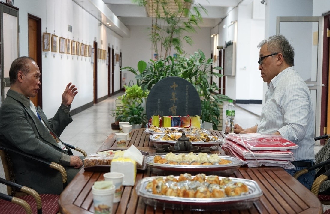 前副校長陳膺宇將軍與莫大華主任話家常