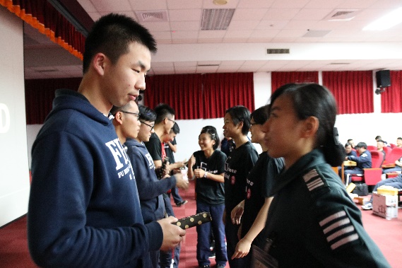 本系舉辦歲末年終尾牙晚會恭喜同學抽中大獎