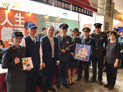 副院長與院部師生代表於南區大學博覽會招生