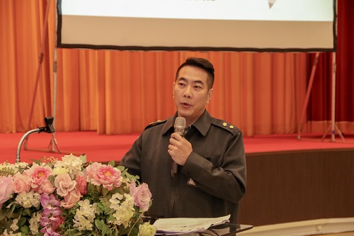 方老師以數據找答案為題進行名師講座