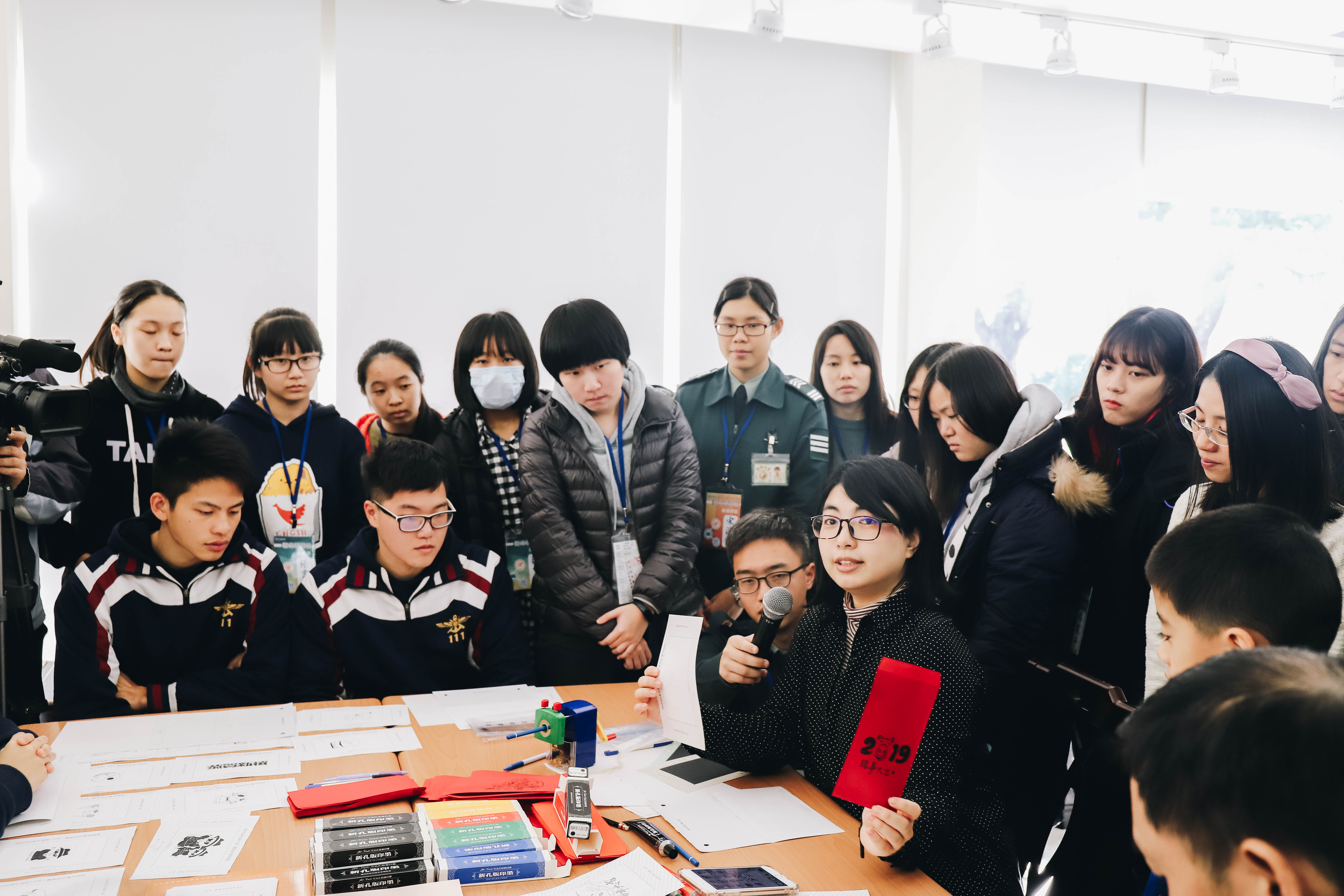 108.01.24陳老師教導學員們製作專屬紅包