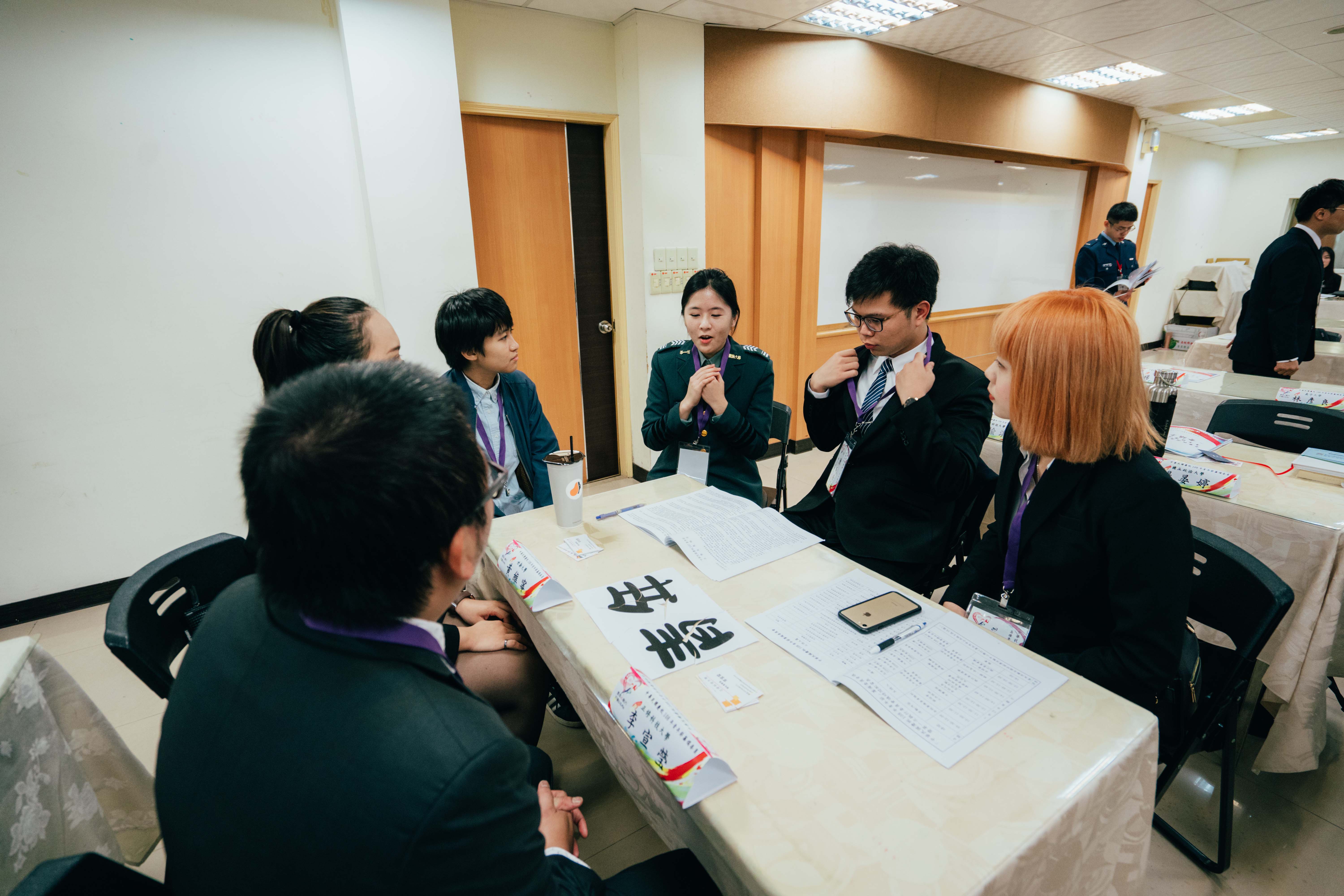 108.02.14林萱柔與其他委員熱烈討論