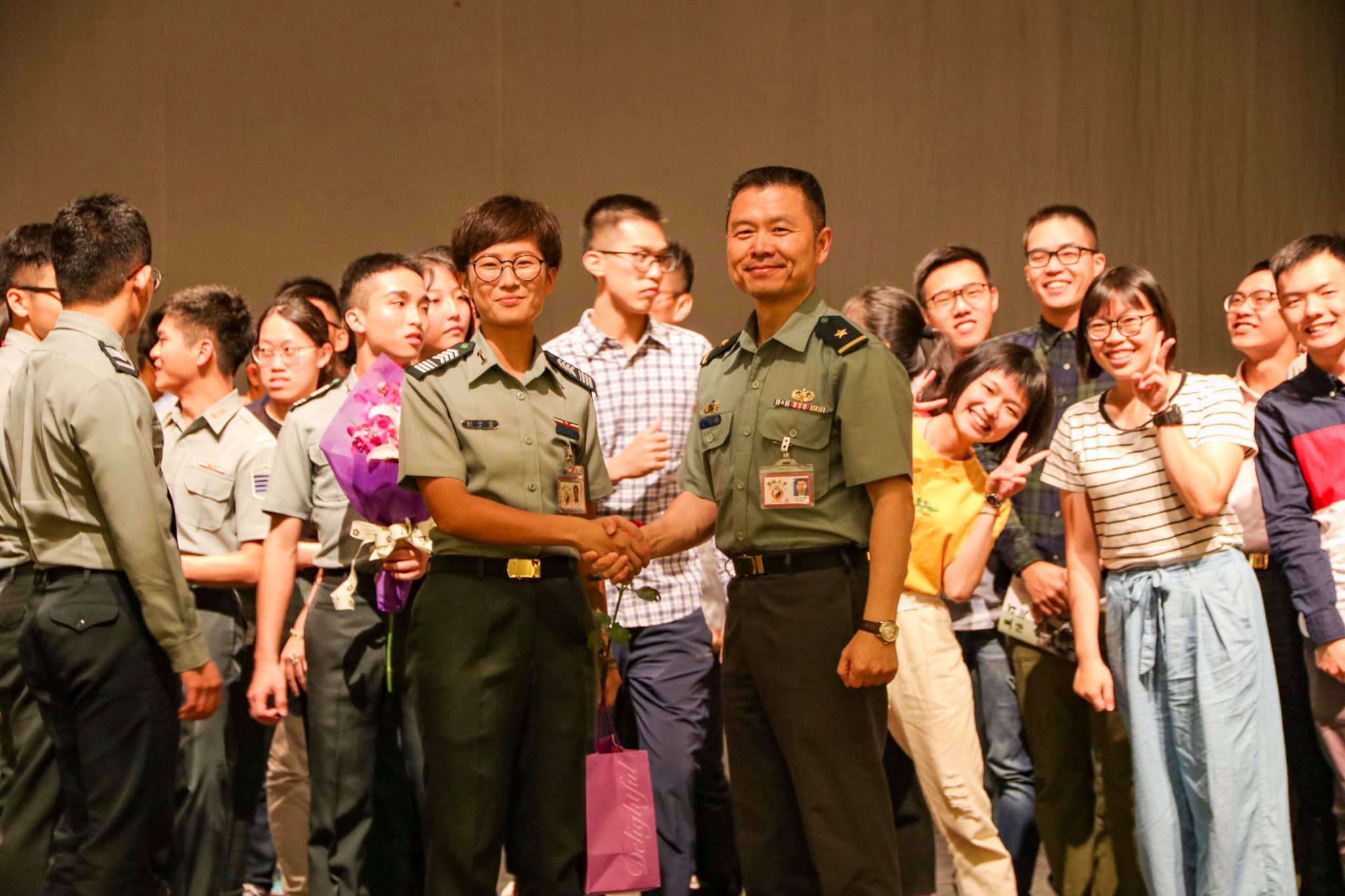 Major general Wen praise for the great performance of students.