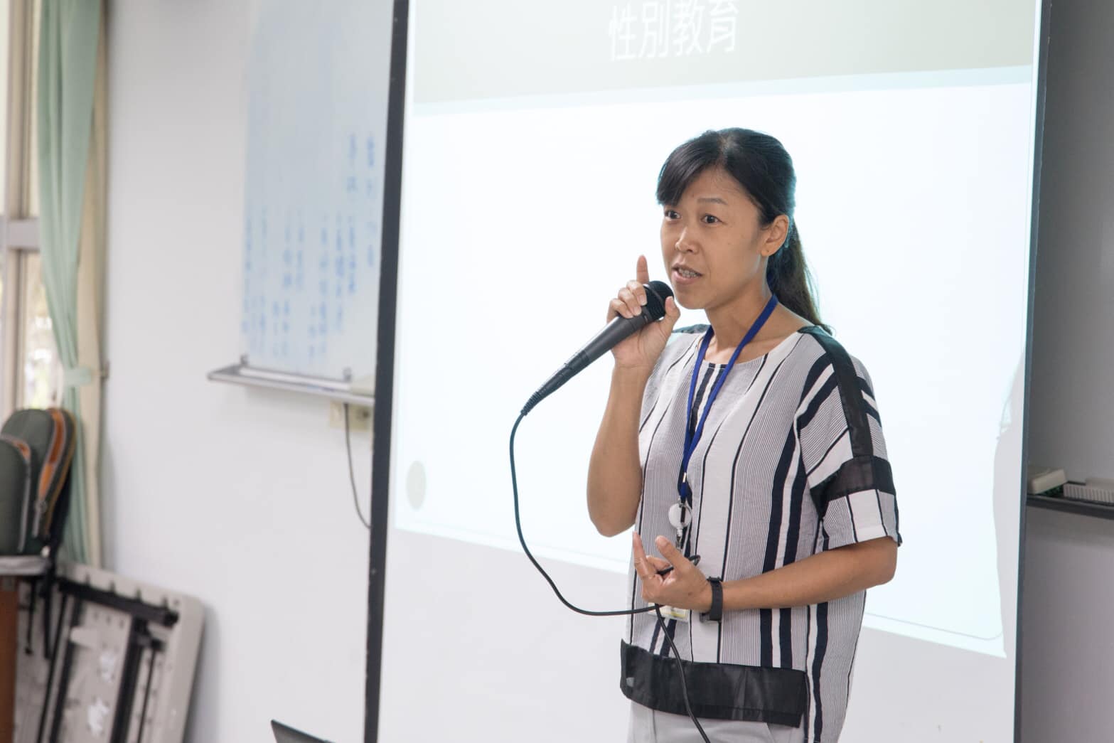 Teacher Tsui gives lectures about sexual harassment