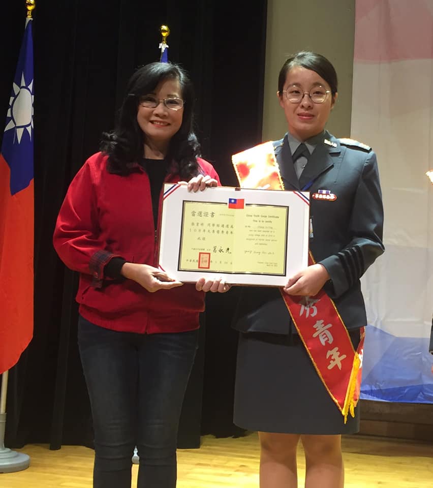 Student Zhang received the award.