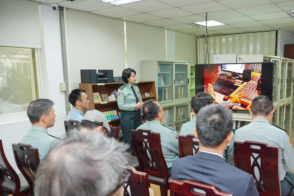 Introduction the FHK radio station by the teacher.