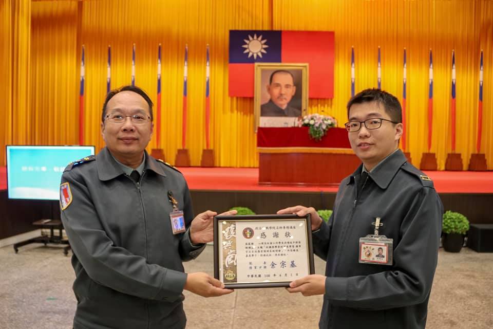 Colonel Chen gave the certificate.