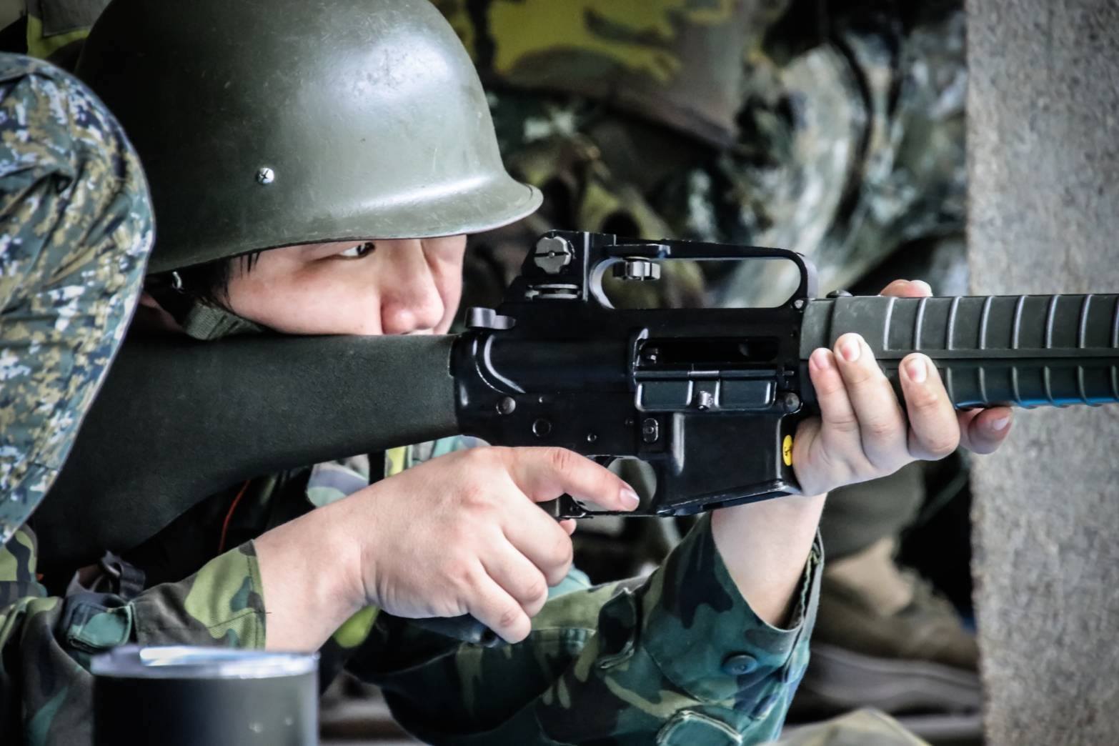 政後旅今(15)日實施步槍實彈射擊訓練暨戰力鑑測課程。